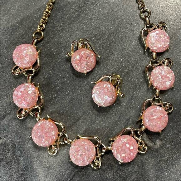 Vintage 1950s Pink Confetti Thermoset and Gold Tone Choker and Earrings Set - Picture 7 of 7